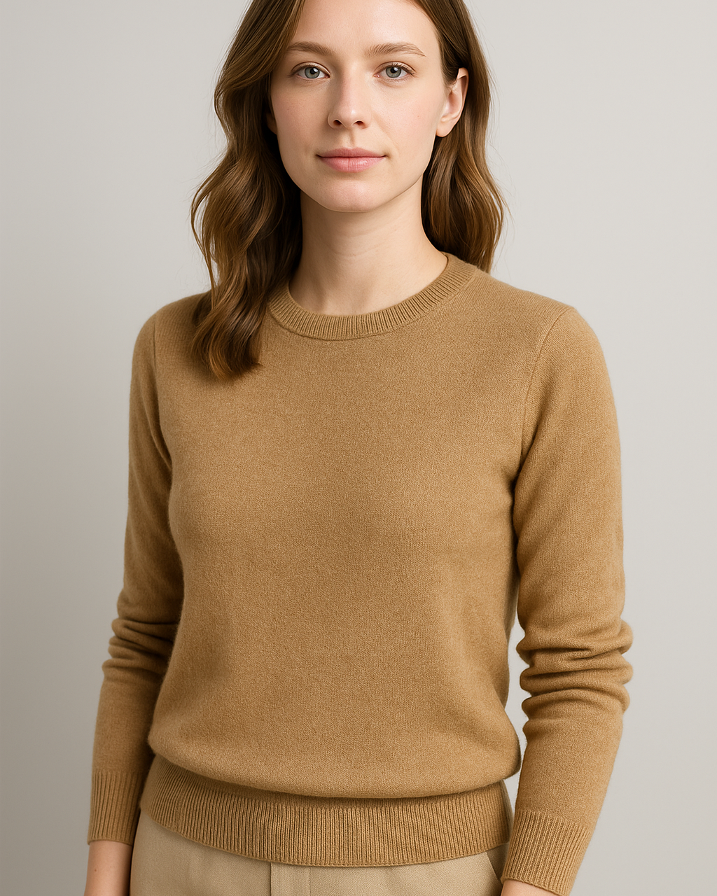 Slim-fit pullover til dame – minimalistisk elegance