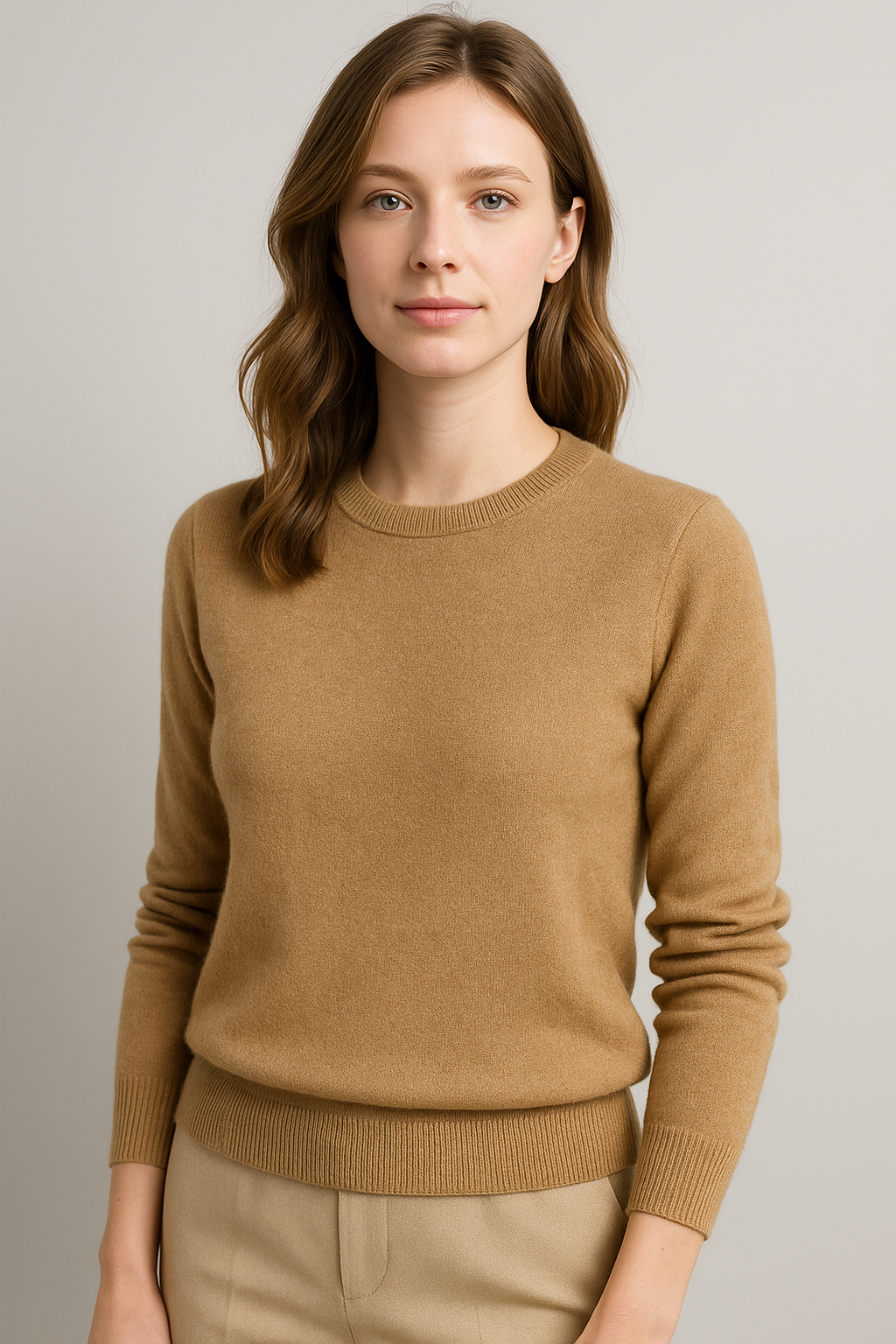 Slim-fit pullover til dame – minimalistisk elegance