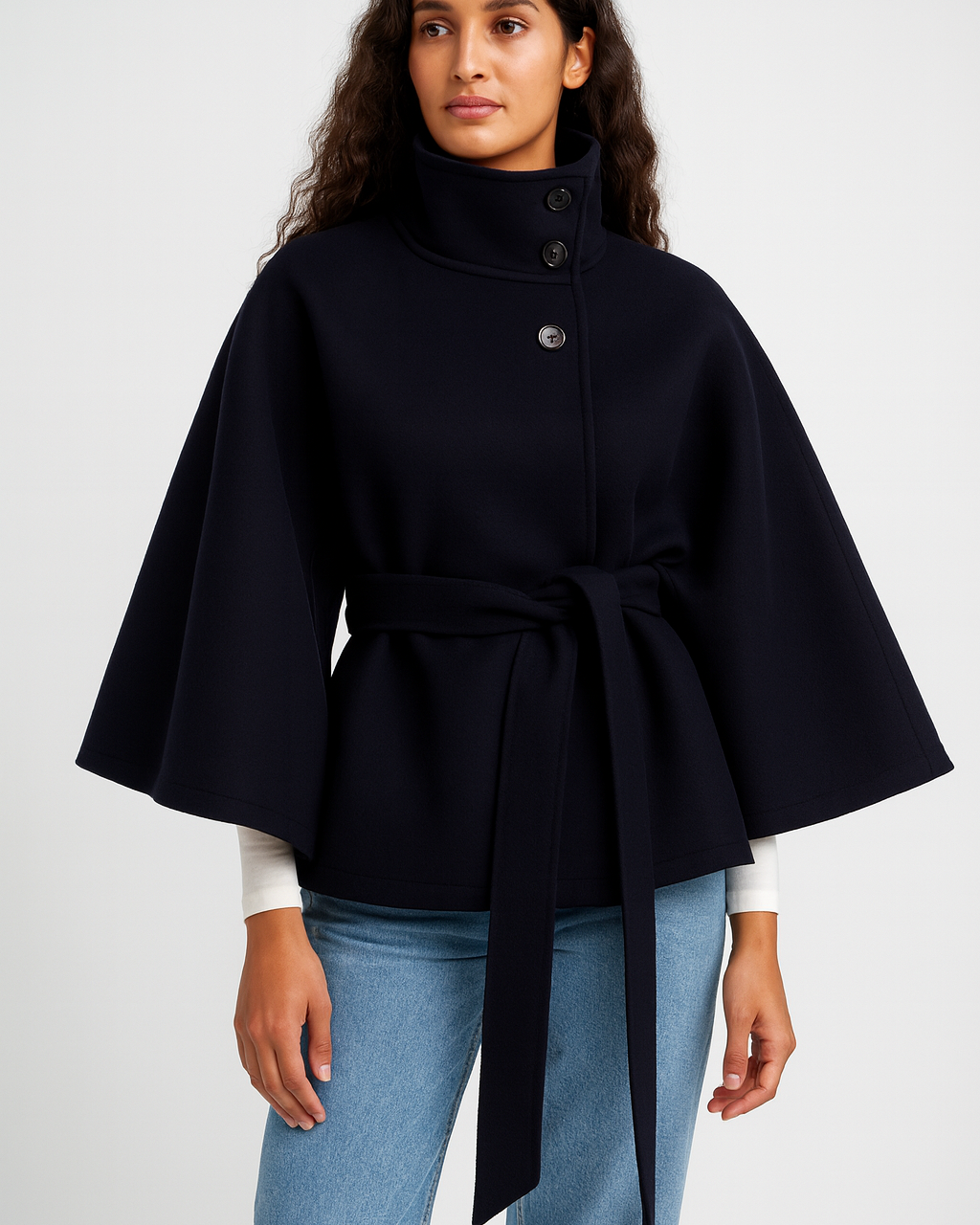 Oversize kåbejakke med bindebånd – minimalistisk elegance til efteråret
