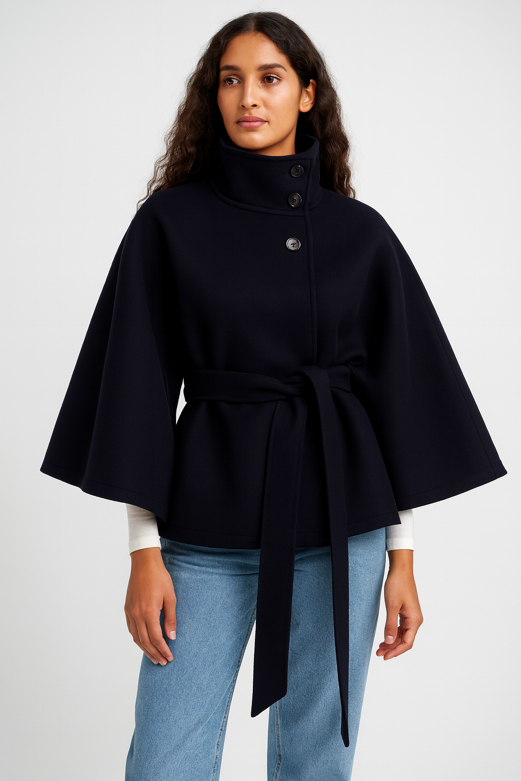 Oversize kåbejakke med bindebånd – minimalistisk elegance til efteråret