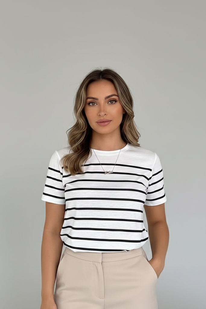 Camiseta a Rayas Marineras – Estilo Clásico